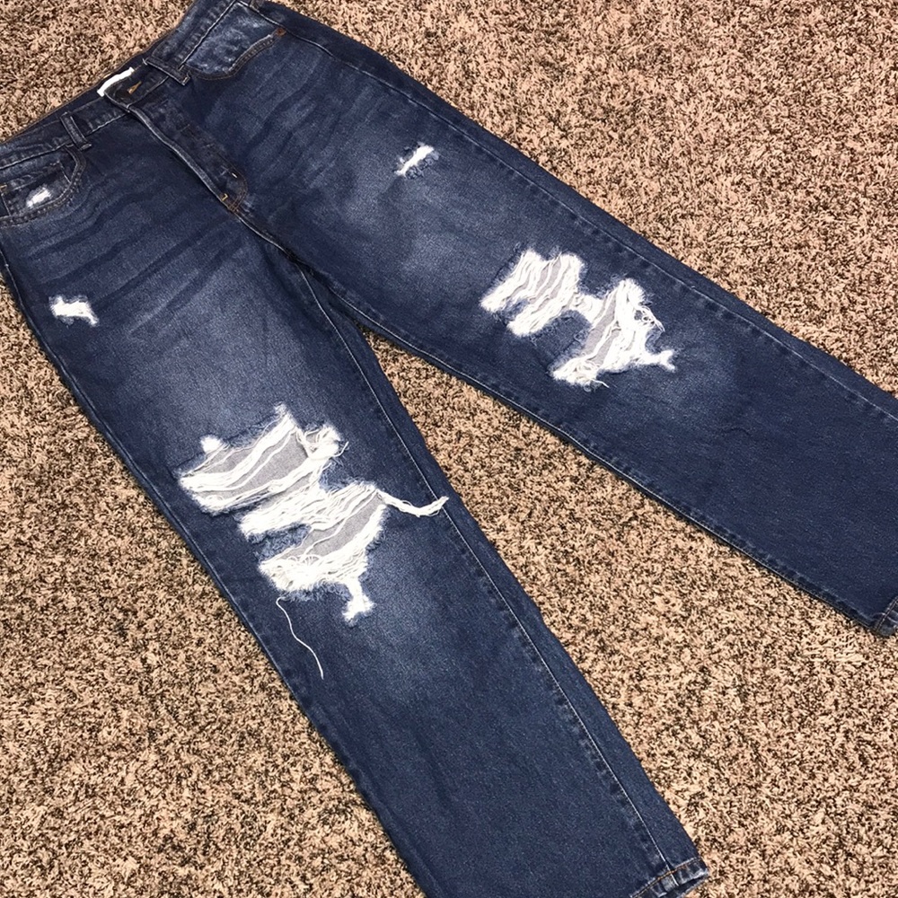 Super high rise, super factory distressed Cello jeans | EUC
